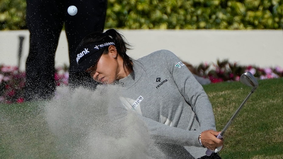 Lydia Ko handles the chill and wind for 2-shot lead on LPGA
