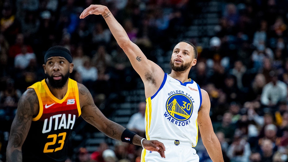 Warriors rally in the 4th quarter for win over Jazz