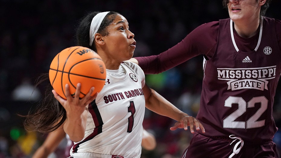 No. 1 South Carolina rebounds from upset, beats Mississippi State