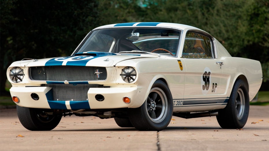 Historic 1965 Ford Mustang Shelby GT350R sold for record $  4 millón