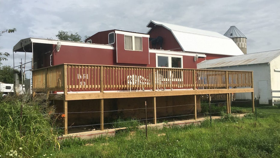 Father and daughter renovate 1973 train caboose into an Airbnb