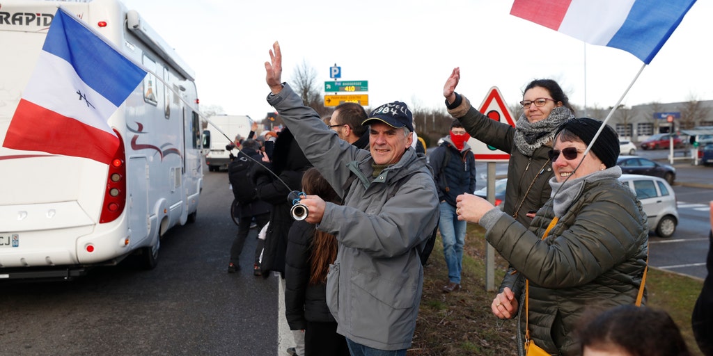French convoys protesting virus rules move toward Paris - Vimarsana News