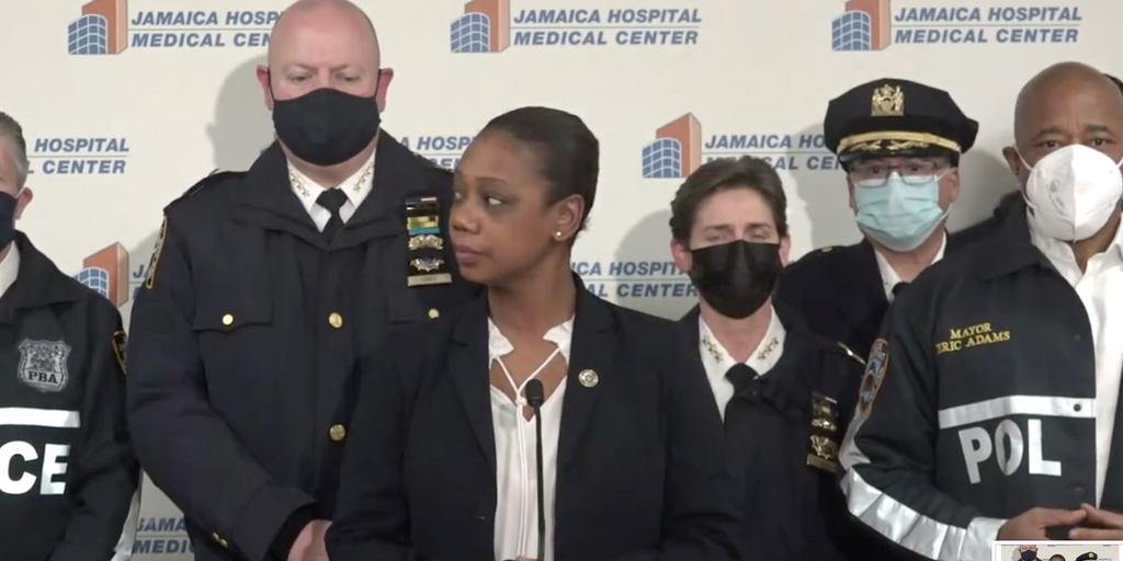 Two men allegedly try to carjack New York City cop, shoot him in the shoulder - Vimarsana News