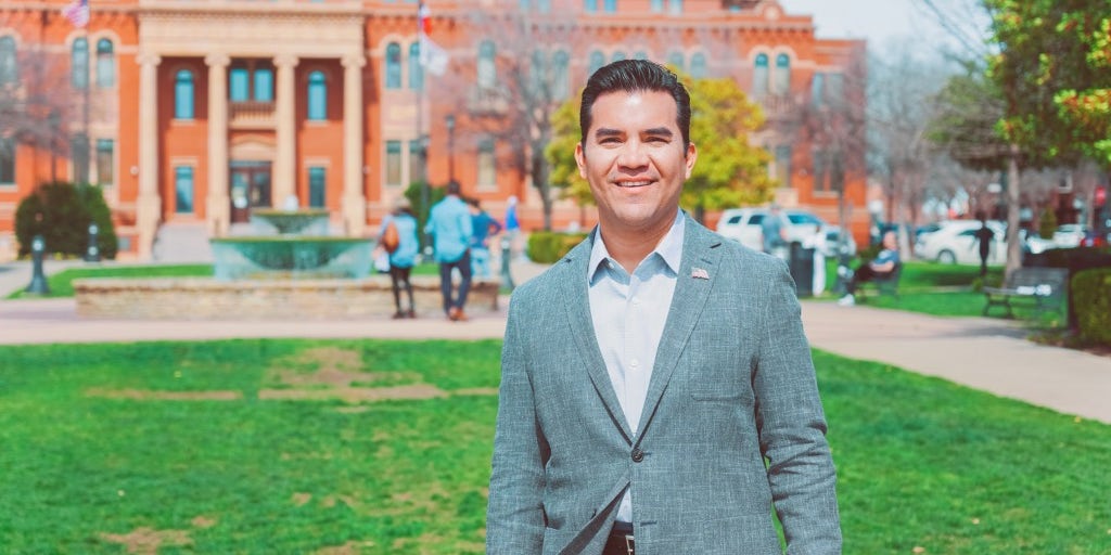 Hispanic Texas land commissioner candidate vows to defund schools teaching CRT - Vimarsana News