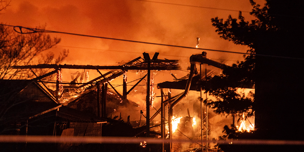 Massive fire rips through North Carolina fertilizer plant, thousands asked to evacuate over explosion fears - Vimarsana News