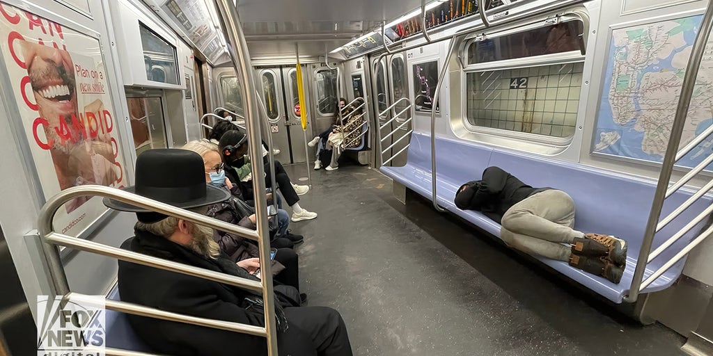 NYC police report 6 subway stabbings, 2 attacks with hatchet, pipe as zero tolerance plan takes effect - Vimarsana News
