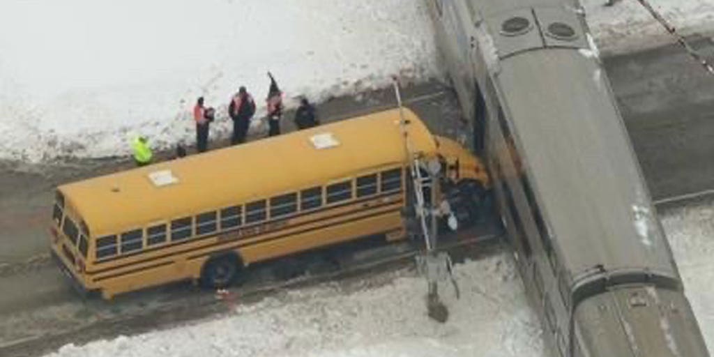 Illinois school bus driver hailed as hero for getting kids off stalled bus before train struck - Vimarsana News