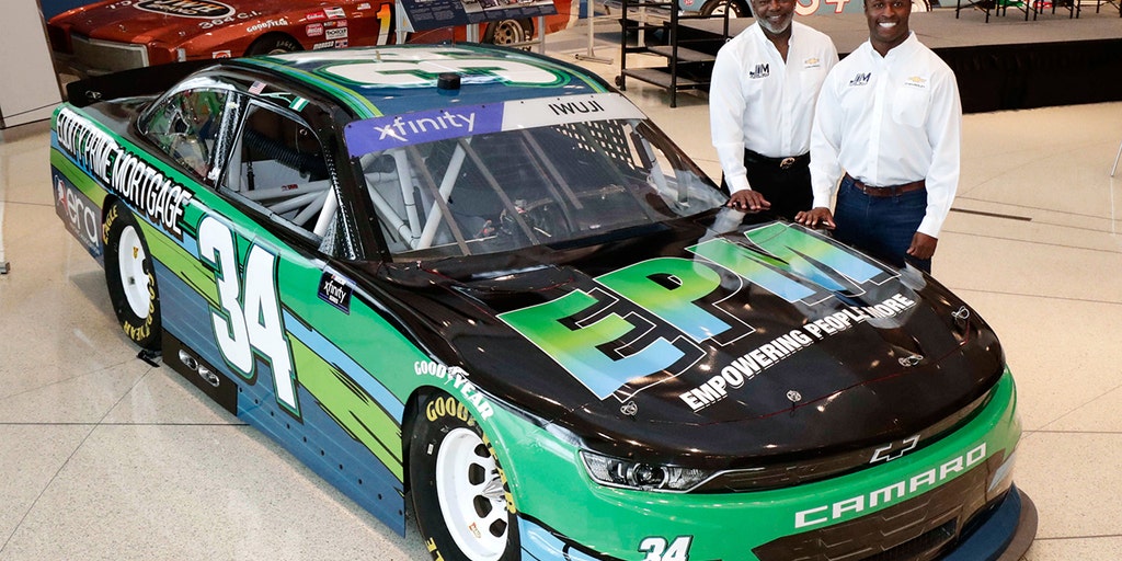NFL great Emmitt Smith, Navy Lt. Cmdr. Jesse Iwuji launch NASCAR team for 2022 season - Vimarsana News