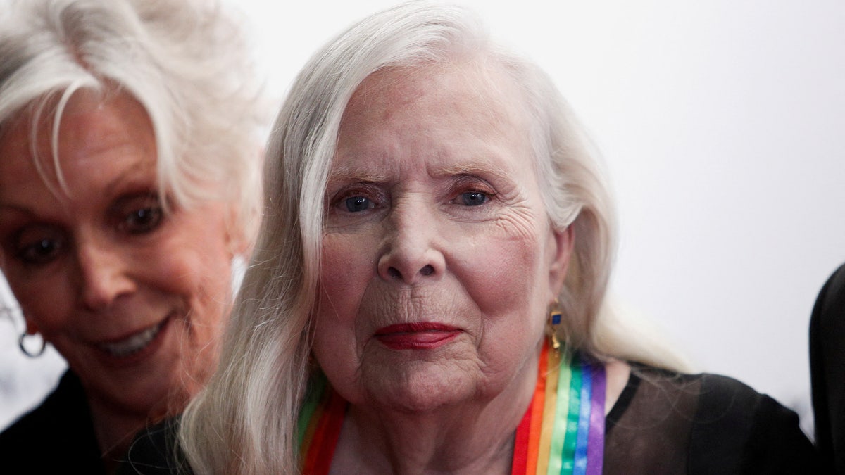  Joni Mitchell arrives at the red carpet of the 44th Kennedy Center Honors,