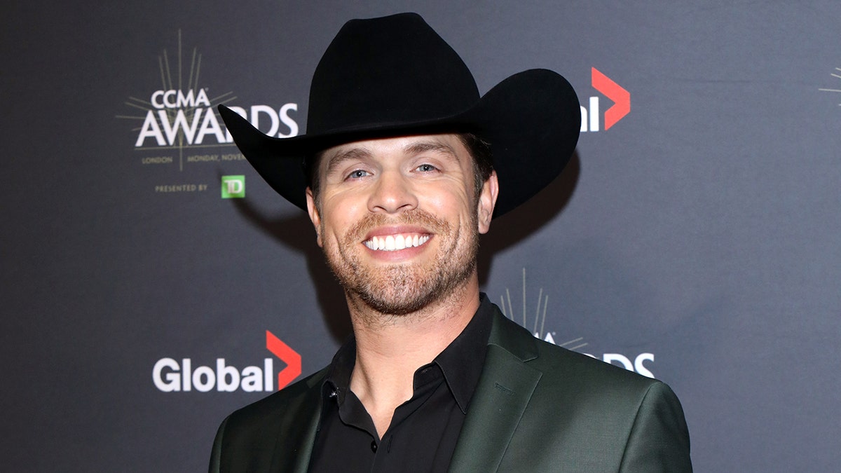 Dustin Lynch at an event