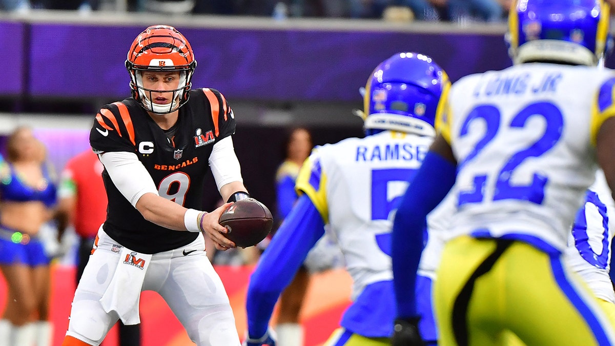 Joe Burrow hands off during Super Bowl