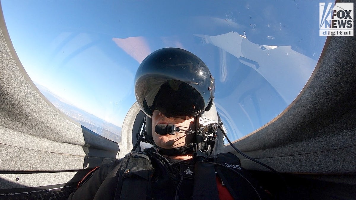 Red 6 pilot wearing EVE helmet display.