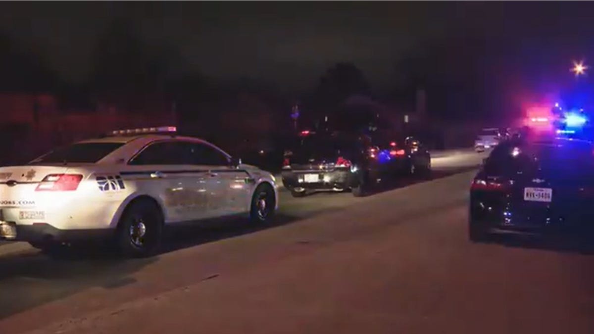 Suspect dead, 2 deputies shot in shootout at Texas home Fox News