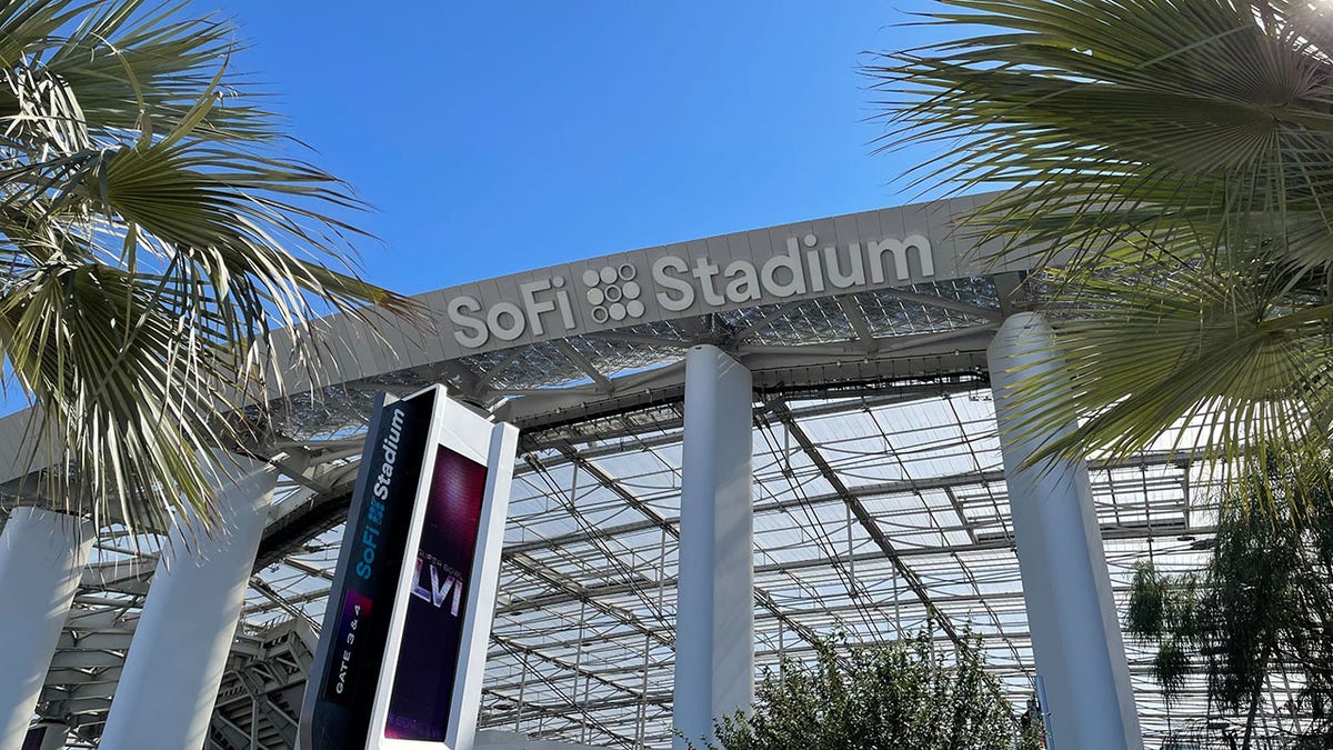 Super Bowl 2022: Bengals, Rams dress to impress as they enter SoFi