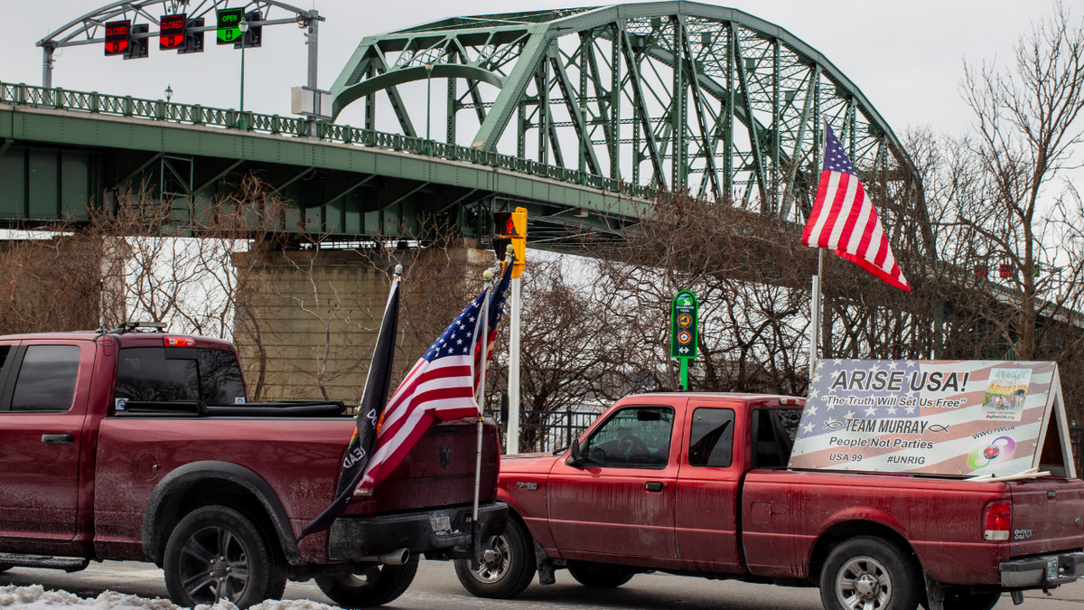 Freedom Convoy protesters gather near the Buffalo Peace Bridge.