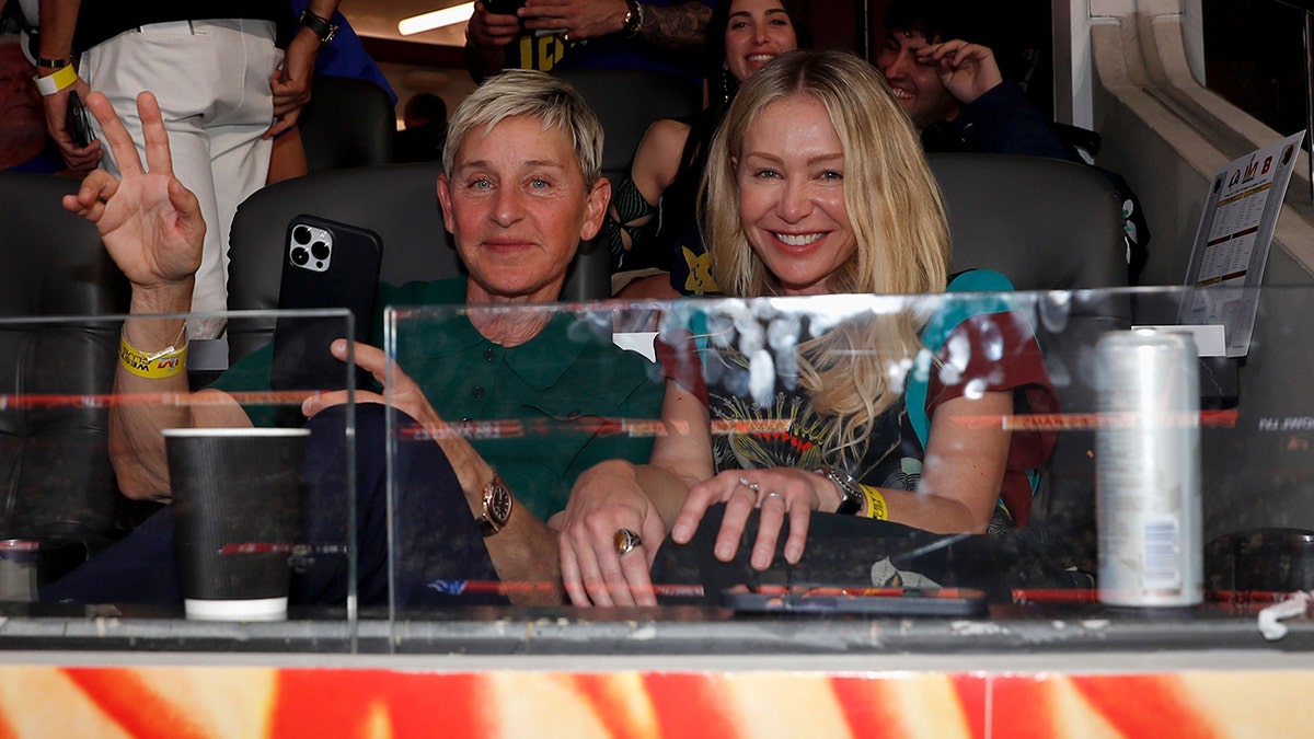 Ellen dan Portia menghadiri Super Bowl 2022