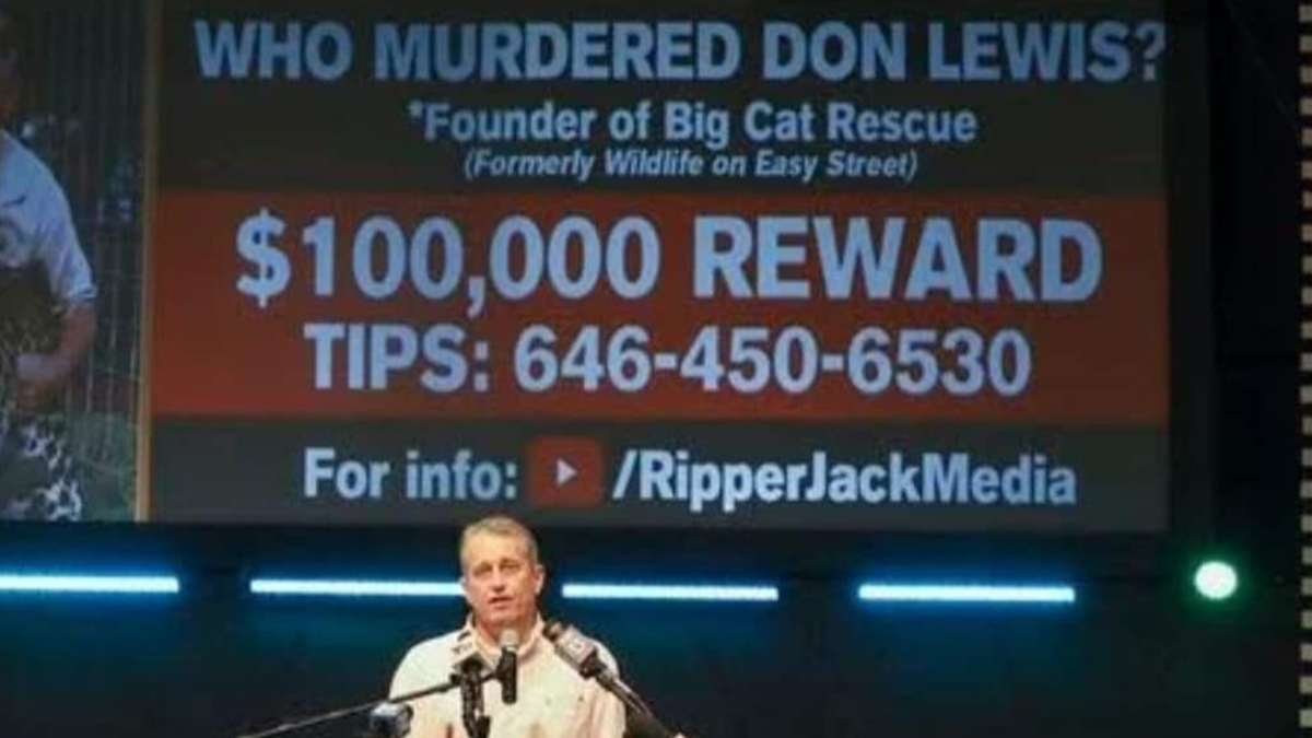 Jack Smith, also known as Ripper Jack, announcing a $100,000 reward for information leading to the arrest of Don Lewis' killer. 