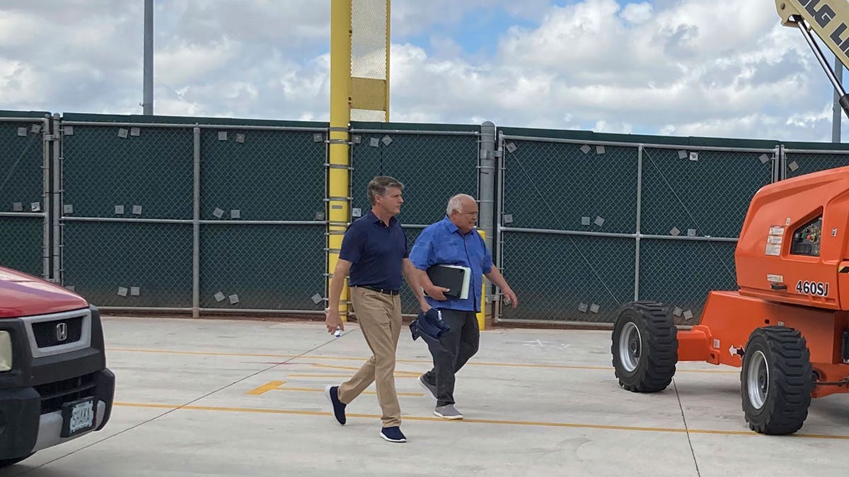 New York Yankees managing general partner Hal Steinbrenner, left, and San Diego Padres vice chairman Ron Fowler