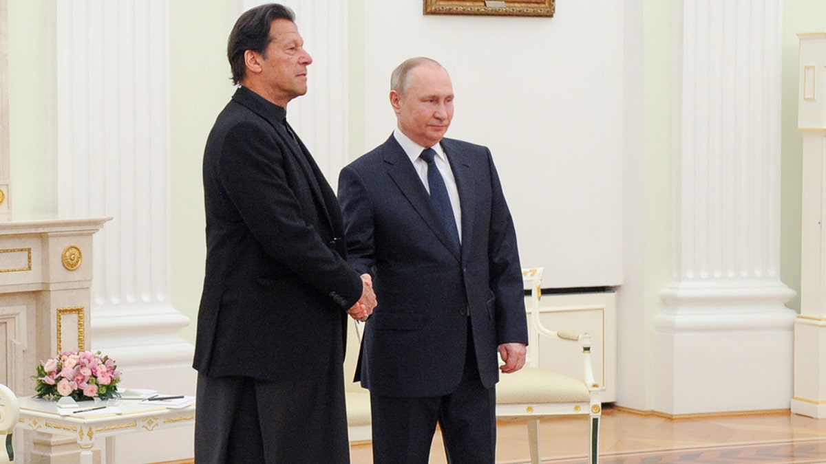 Imran Khan shaking hands with Vladimir Putin