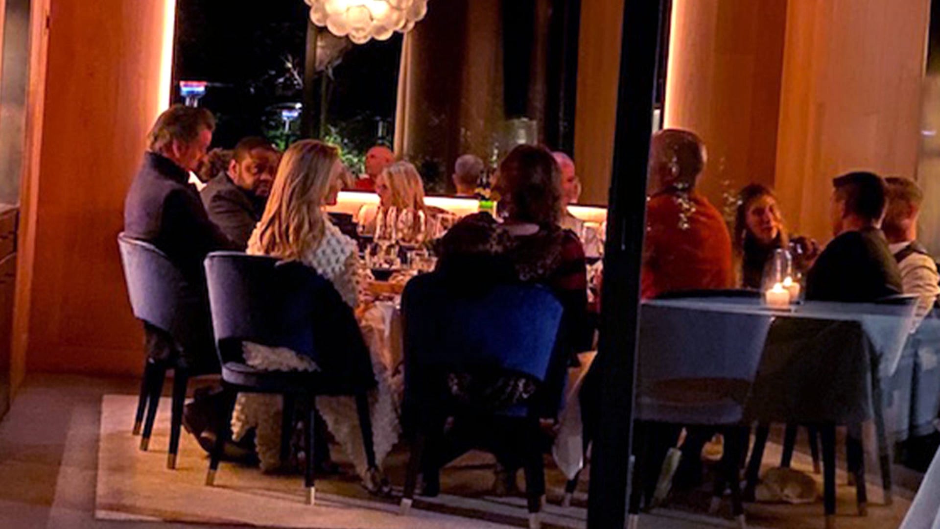 Gavin Newsom at restaurant maskless.