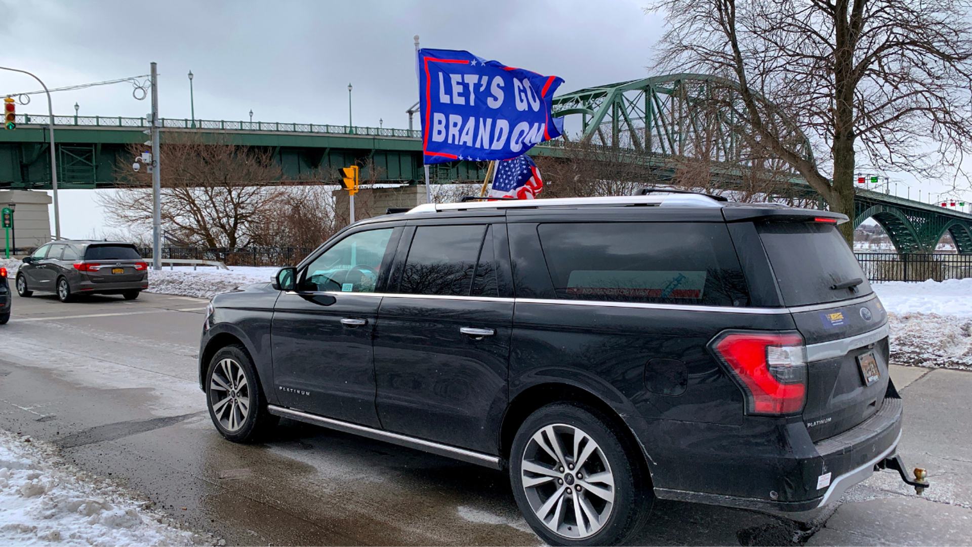 Freedom Convoy protesters gather near the Buffalo Peace Bridge.
