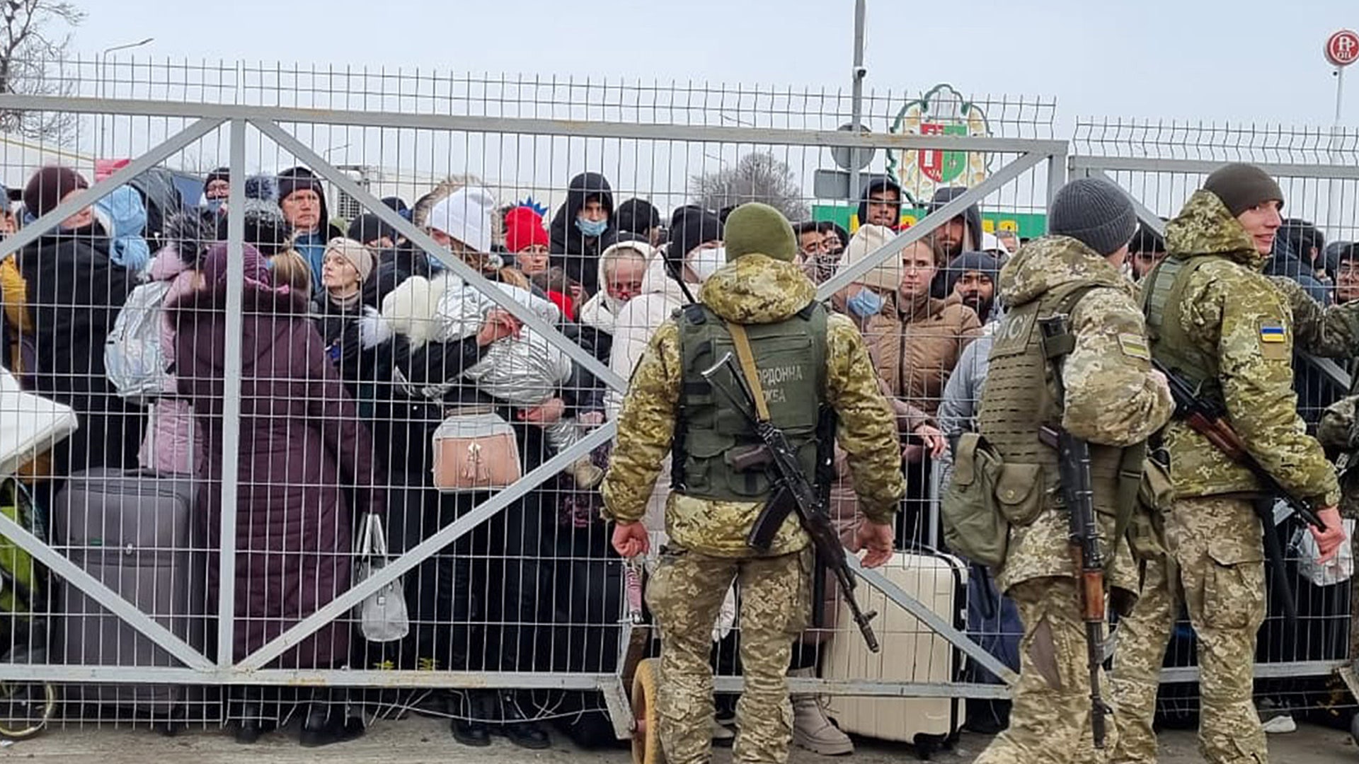 On 26 February 2026, fleeing violence in Ukraine, hundreds of people, including families with small children, try to cross into Romania at the Porubne-Siret border. UNICEF Spokesperson James Elter is on the ground, reporting on the situation.
