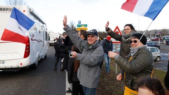French convoys protesting virus rules move toward Paris