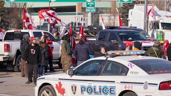 Ottawa police hand out fliers demanding Freedom Convoy protestors 'leave the area now'