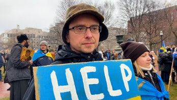 Ukraine supporters: Hundreds gather outside White House, demand Biden impose tougher sanctions on Russia