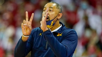 Michigan's Juwan Howard keeps cool after returning to sideline