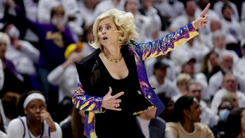 South Carolina tops women's AP Top 25; Kim Mulkey, LSU in top 10