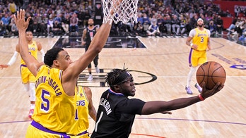 Reggie Jackson's layup propels Clippers to 1-point win over Lakers