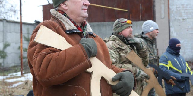 People take part in a military exercise for civilians conducted by veterans of the Ukrainian National Guard Azov battalion in Kharkiv, Ukraine February 19, 2022. REUTERS/Vyacheslav Madiyevskyy