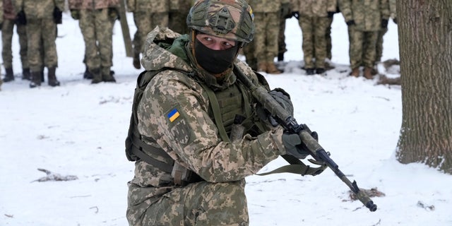 An instructor trains members of Ukraine's Territorial Defense Forces.