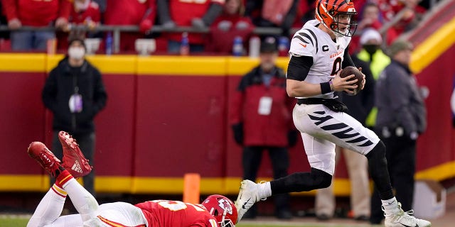 Joe Burrow's scrambling helps Bengals reach Super Bowl 3 Cincinnati Bengals quarterback Joe Burrow (9) runs from Kansas City Chiefs defensive end Chris Jones, left, during the second half of the AFC championship NFL football game, Sunday, Jan. 30, 2022, in Kansas City, Mo.