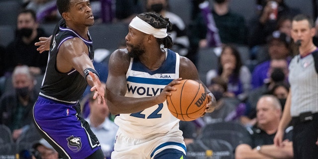 Sacramento Kings guard De'Aaron Fox, left, guards Minnesota Timberwolves guard Patrick Beverley (22) during the second half of an NBA basketball game in Sacramento, Calif., Tuesday, Feb. 8, 2022. The Timberwolves won 134-114. 