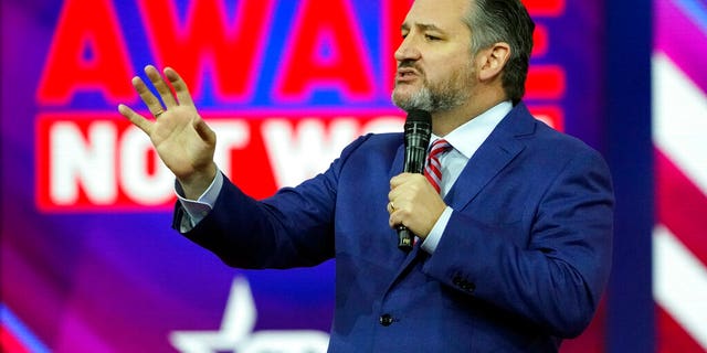 Sen.  Ted Cruz, R-Texas, giovedì, febbraio.  24, 2022, parla alla Conservative Political Action Conference (CPAC) a Orlando, in Florida.  Cruz farà una campagna per il candidato al Senato dell'Ohio Josh Mandel prima delle primarie del GOP.