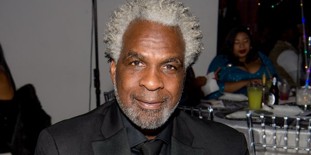 Charles Oakley talks new book, case against Knicks and potentially fighting  NBA legend | Fox News