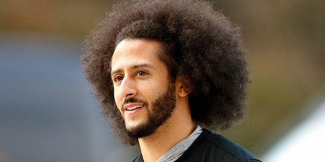 Free agent quarterback Colin Kaepernick arrives for a workout for NFL football scouts and media in Riverdale, 嘎。, 十一月. 16, 2019.