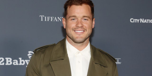 Colton Underwood asiste a la Gala Baby2Baby de 10 años de Paul Mitchell en el Pacific Design Center el 13 de noviembre de 2021, en West Hollywood, California. 