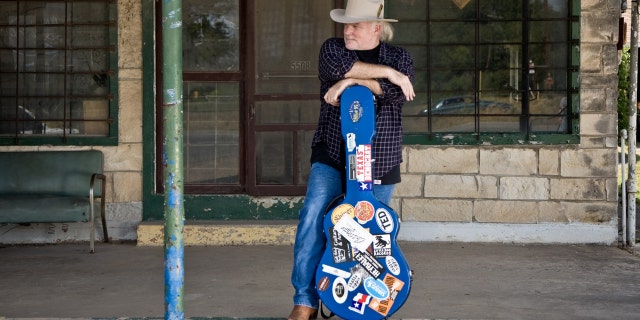A native of Springfield, Missouri, Dallas Wayne is a singer, cantautore, radio DJ, voiceover artist, actor and music producer. He began performing professionally while in school; a Nashville, he developed his vocal style while singing demos for top music publishing houses.