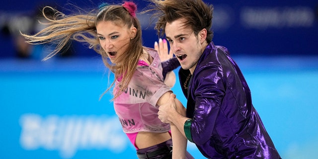 Catharina Mல்லller und Tim Dick aus Deutschland treten am Freitag, 4. Februar 2022, bei den Olympischen Winterspielen in Peking im Eiskunstlauf an.