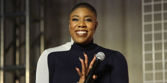 Symone Sanders speaks onstage at Girlboss Rally NYC 2018 at Knockdown Center on November 18, 2018 in Maspeth, ニューヨーク.