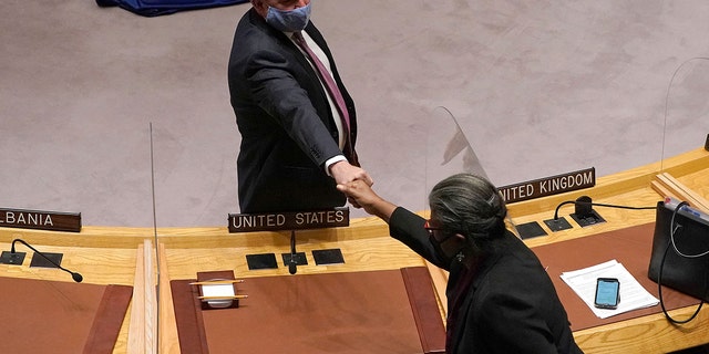 Permanent Representative of Ukraine to the United Nations Sergiy Kyslytsya (L) fist bumps U.S. ambassador to the UN Linda Thomas-Greenfield (R) after he spoke during an emergency meeting of the UN Security Council on the Ukraine crisis, in New York, Feb. 21, 2022. 