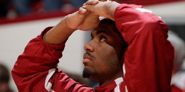 Indiana guard Maurice Creek and Huziers played with Illinois, Illinois in a game in Bloomington, India.