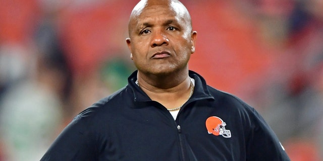Then-Cleveland Browns head coach Hue Jackson stands before a game against the New York Jets on Sept. 20, 2018.