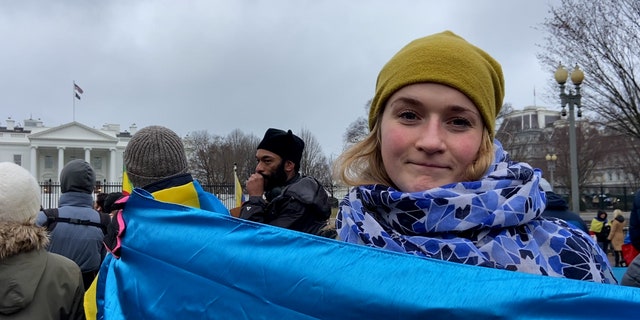 Žena jménem Maria říká, že její matka je na Ukrajině v bezpečí a že její přítel se přidal k silám. "Čekám na dobu, kdy budu moci odjet na Ukrajinu a sám se připojit k síle," řekla Maria.