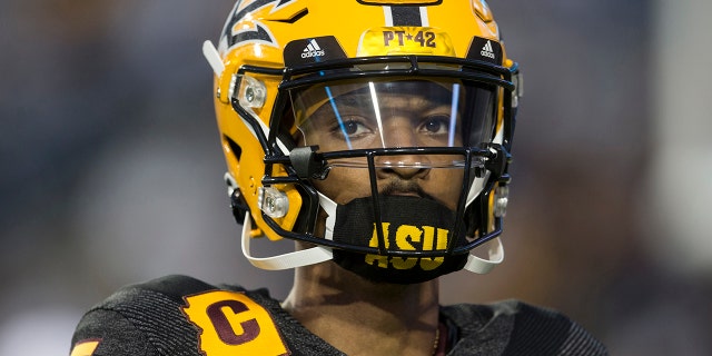 Arizona State player rips Jayden Daniels as he's reportedly about to enter the transfer gate 2 Jayden Daniels of the Arizona State Sun Devils warms up before a game against the BYU Cougars on September 18, 2021 at LaVell Edwards Stadium in Logan, Utah.