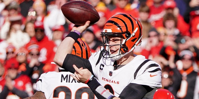 Cincinnati Bengals quarterback Joe Burrow (9) passes the ball against the Kansas City Chiefs during the first quarter of the AFC Championship Game at GEHA Field at Arrowhead Stadium Jan 30, 2022.