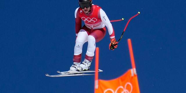 火曜日の北京オリンピックで金メダルを獲得したのはこちら, of Austria makes a jump during a men's downhill training run at the 2022 冬季オリンピック, 木曜日, 2月. 3, 2022, [object Window].
